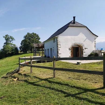 Maison Entouree D Animaux En Pleine Campagne Lasseube Exterior photo
