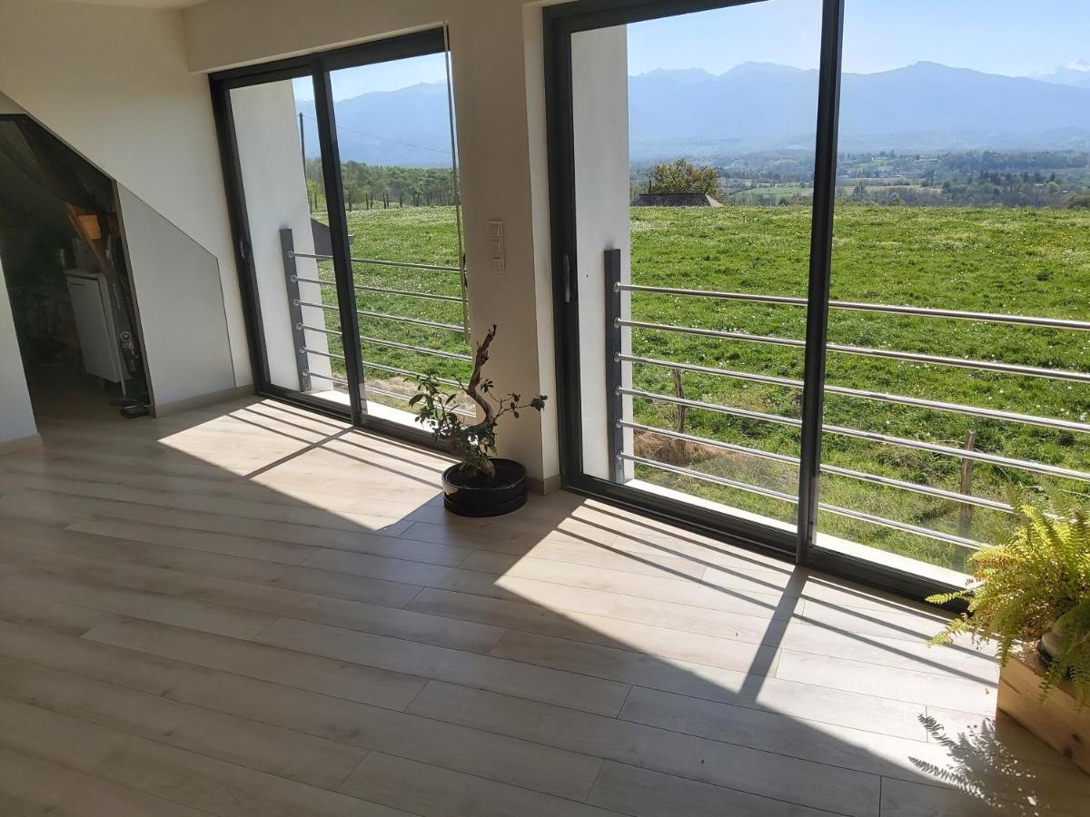Maison Entouree D Animaux En Pleine Campagne Villa